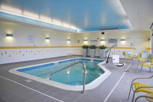 Fairfield Inn and Suites Canton South - image 5