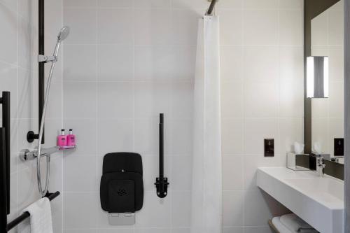 Moxy Edinburgh Fountainbridge - image 6