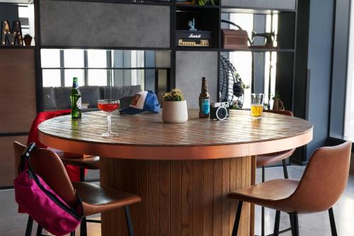 Moxy Edinburgh Fountainbridge - image 8