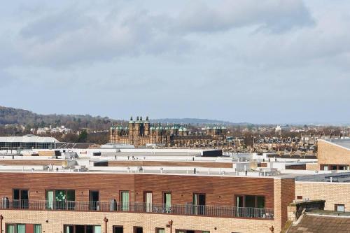 Moxy Edinburgh Fountainbridge - image 4