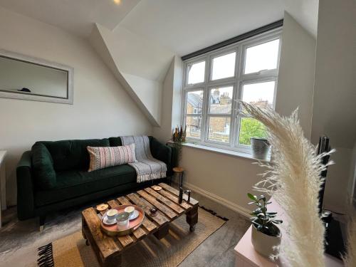 Hidden Gem with Free Parking, Windsor (photo 6)