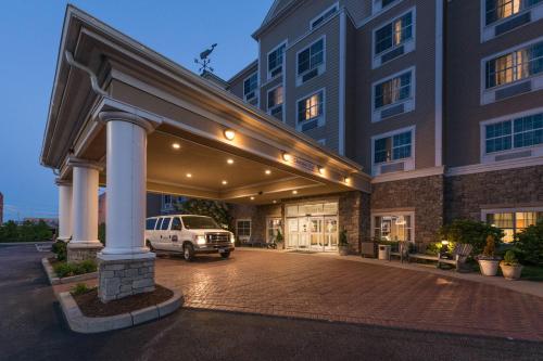 Photo - Fairfield Inn and Suites by Marriott New Bedford