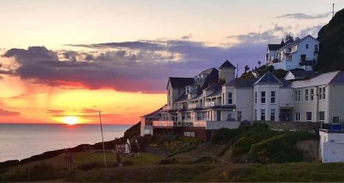 Watersmeet Hotel - image 8