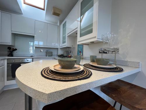 Hidden Gem with Free Parking, Windsor (photo 7)