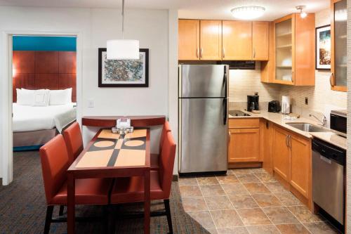 2 bedrooms, 3 beds