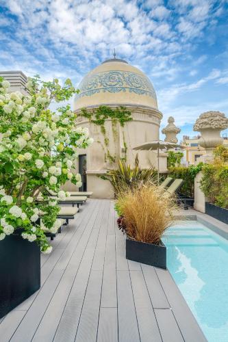 459590865 Casagrand Luxury Suites