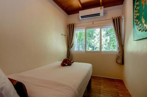 Guestroom, Khao Sok River Home Resort in Phanom