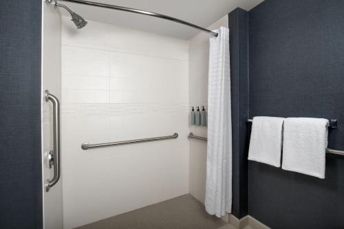Residence Inn by Marriott Phoenix Airport - image 7