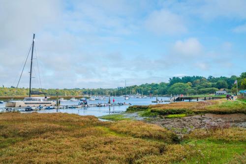 Beautiful 3 bed cottage in Lymington. Perfectly located for Coast and New Forest