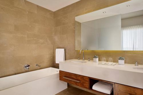 459594690 The Ritz-Carlton, Herzliya