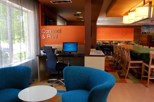 Spark by Hilton Traverse City - 편의 시설/서비스
