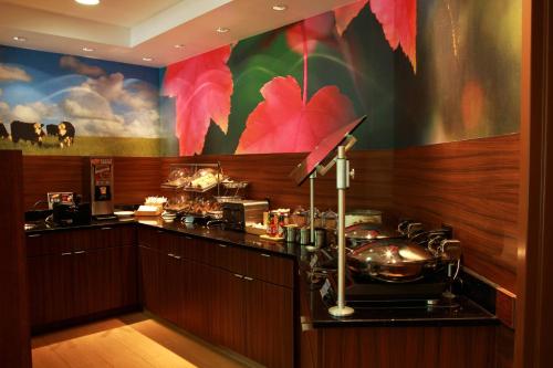 Spark by Hilton Traverse City - 식음료(F&B)