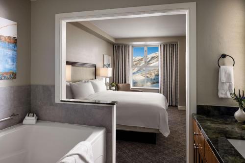 ห้องน้ำ, แมริออทส์ เมาน์เทนไซด์ (Marriott's MountainSide) in แคนยอน