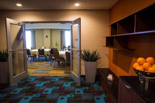 Fairfield Inn & Suites by Marriott Lincoln Southeast