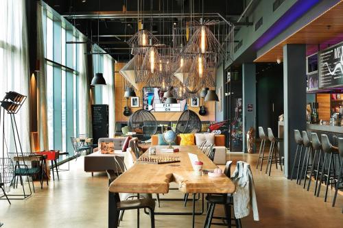Moxy Edinburgh Airport - image 2