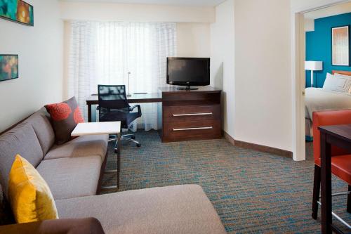 One-Bedroom Queen Suite with Sofa Bed