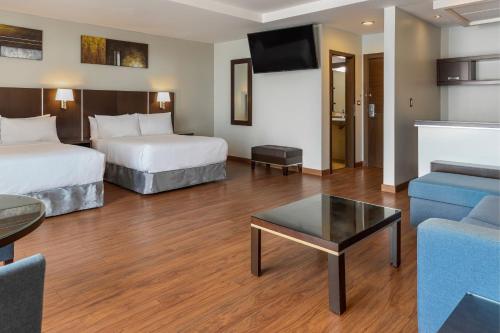 1 king bed, 2 sofa beds