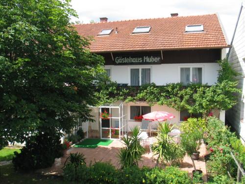 Gästehaus Huber - traditional Sixties Hostel - Feichten