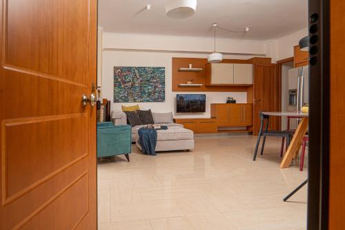 Contemporary 2 bedroom apt 5 min walk from Kissamos center in Kissamos