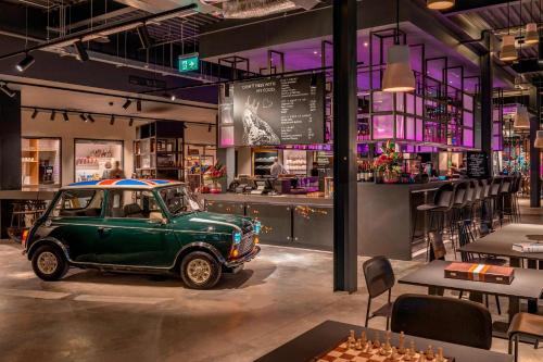 Moxy London Heathrow Airport