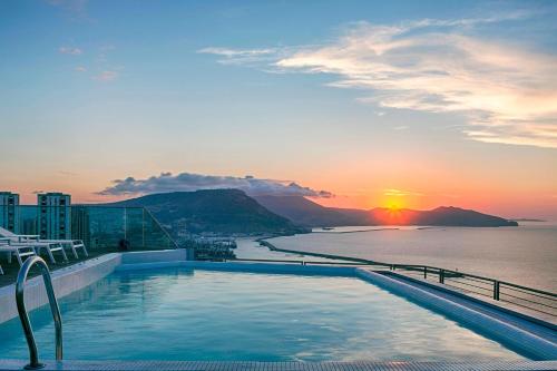 Piscine, Four Points by Sheraton Oran in Hai Seddikia