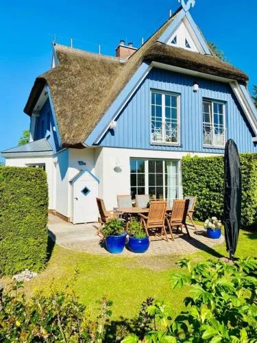 Strandhaus LUMA - hochwertiges Ferienhaus für 6 Personen in Strandnähe in Zingst, Deutschland