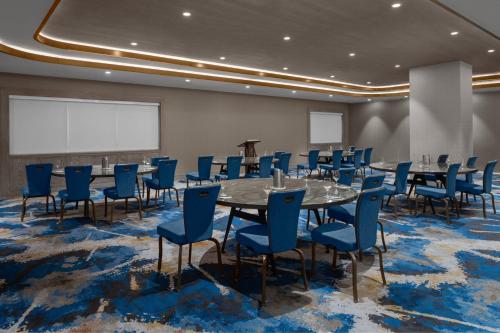 Courtyard by Marriott Calgary Downtown - image 5