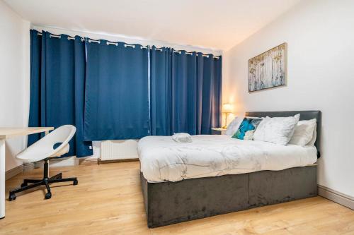 Double Bed Room in Flat near Birmingham City Centre, Birmingham (photo 6)