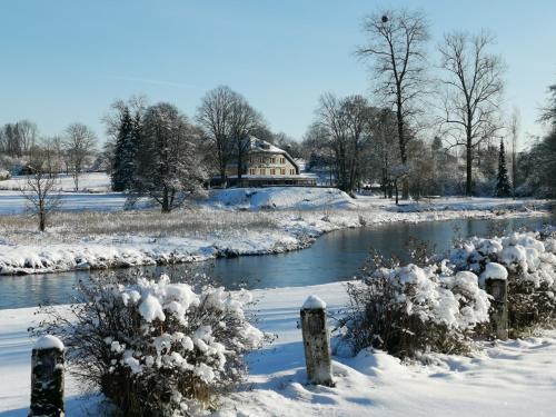 La Roseraie. Gaume-Ardenne-lacuisine sur Semois.