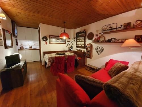ห้องส่วนกลางสำหรับนั่งเล่น/ดูทีวี, Maison Courmayeur in โคอุรมาเยอูร