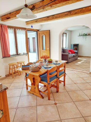  Casa Pepolina, zona tranquilla, piano terra con parcheggio in Malesco