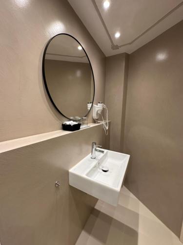 Hotel Grand Canal - image 12