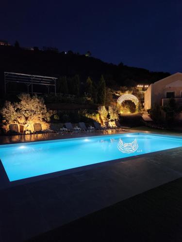 Luxe Villa Amfiario in Attica region, pool & breathtaking views!