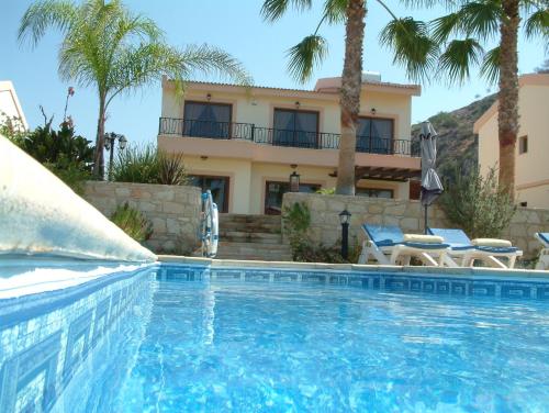 Three bedroom villa with private pool and landscaped garden close to the beach