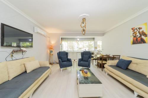 Dreamy Flat with Backyard Near Lara in Muratpasa - Location saisonnière - Antalya