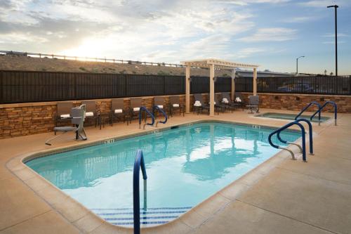 Fairfield by Marriott Inn & Suites Palmdale West - 수영장
