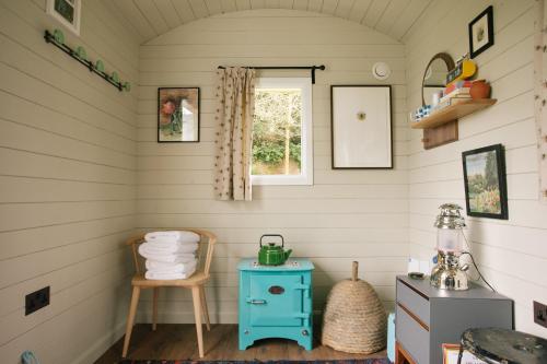 Beekeeper's Hut - Hawarden Estate