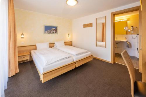 Aktiv Hotel & Spa Hannigalp Room Type - Economy Double Room