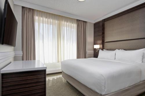 Delta Hotels by Marriott Edmonton Centre Suites