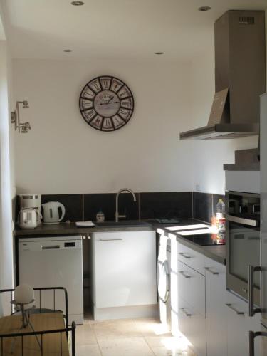 صالة مشتركة/ منطقة التلفزيون, Gîte avec Piscine proche de St Cirq Lapopie (Gite avec Piscine proche de St Cirq Lapopie) in بيرغانتي