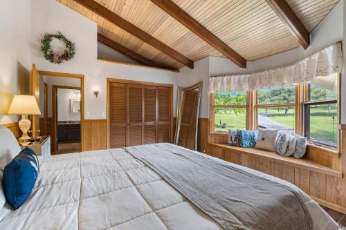 Red Bud Cove Lakefront Farm House on Table Rock Lake - image 7