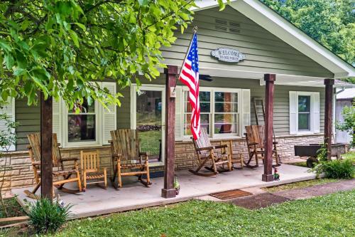 Great Smoky Mountains Retreat with Fire Pit and Views! in Sevierville, USA