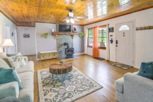 Great Smoky Mountains Retreat with Fire Pit and Views! in Sevierville, USA