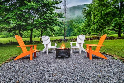 Great Smoky Mountains Retreat with Fire Pit and Views! in Sevierville, USA