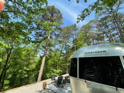 Loblolly Pines Adventure 2016 Airstream 22ft Bambi in Eureka Springs, USA