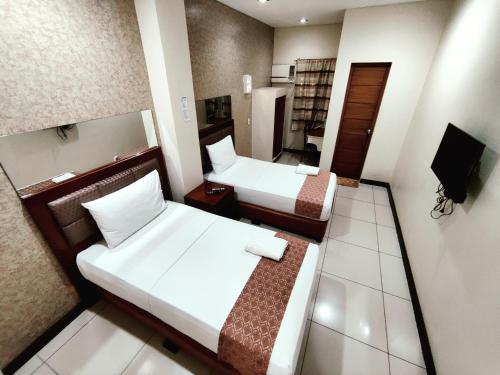Executive Tulip Apartelle Room Type - Standard Twin Room with Sofa