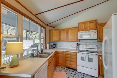 Mountaintop Mars Hill Cabin with Wraparound Deck! in Swiss, USA