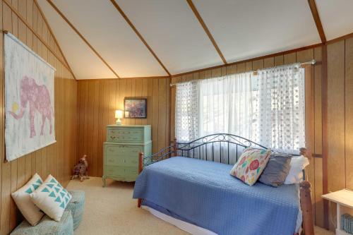Mountaintop Wolf Laurel Home with Views and Amenities! - image 7