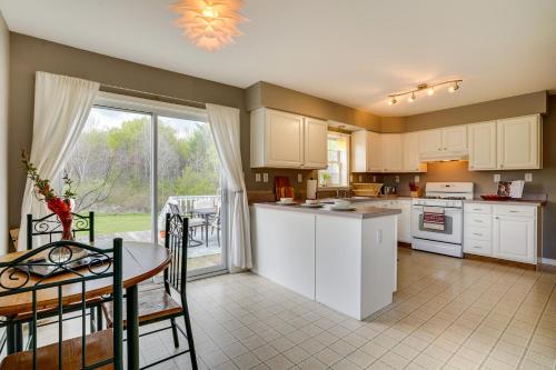 Dog-Friendly Freeville Home about 8 Mi Cayuga Lake! in Freeville, USA