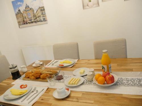 Food and beverages, Private ROOM near Complexe sportif Yves-du-Manoir